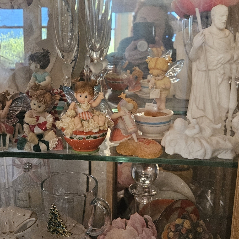 Precious Moments Porcelain Figurine Collection - Cream & Pastel - Picture 4 of 5